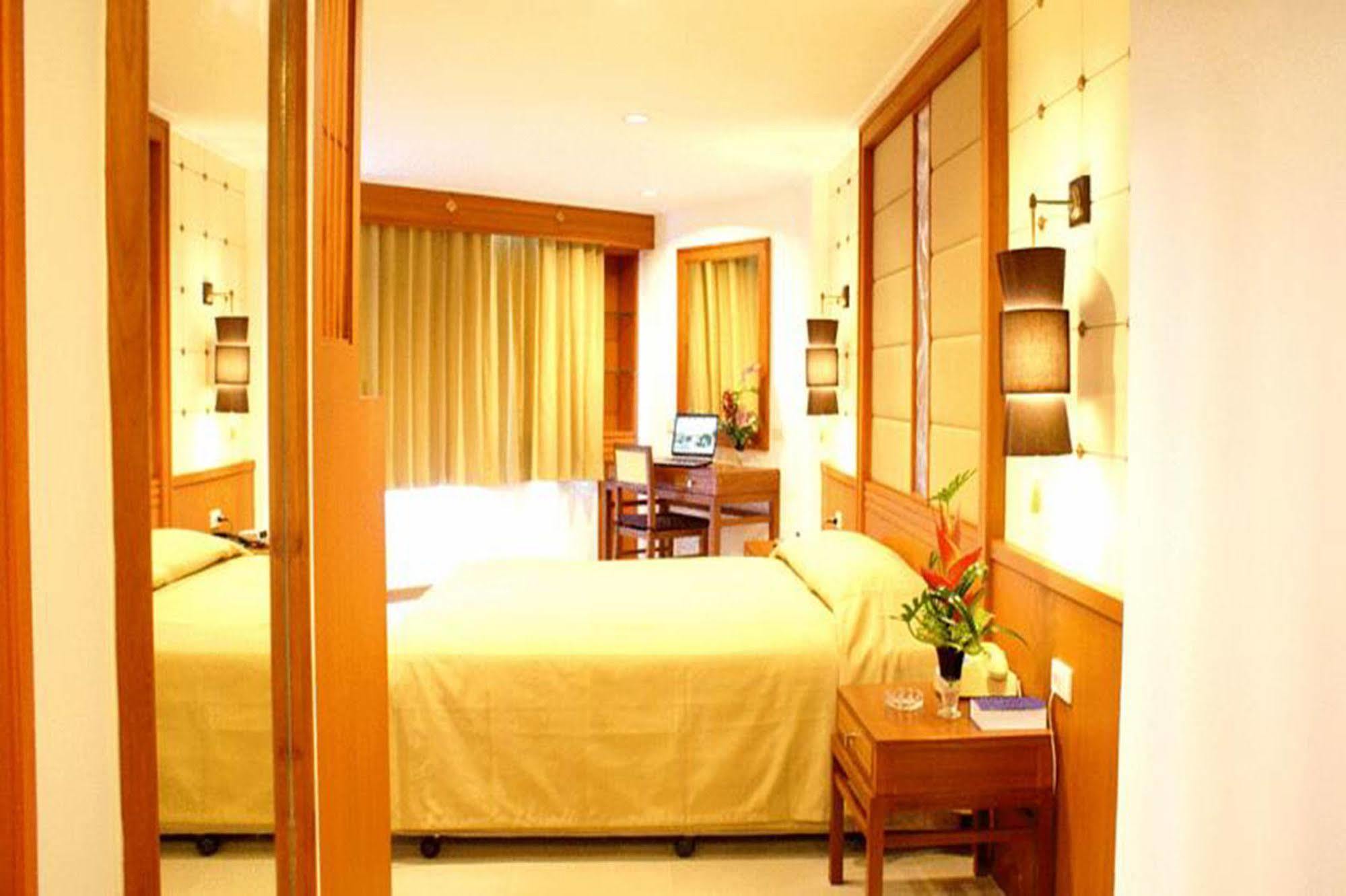 Royal Twins Palace Hotel Pattaya Exterior foto