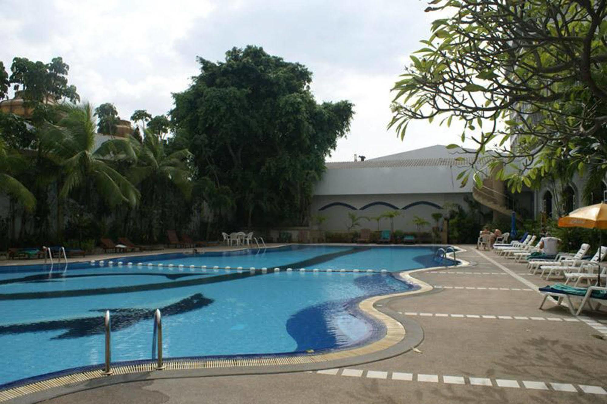 Royal Twins Palace Hotel Pattaya Exterior foto