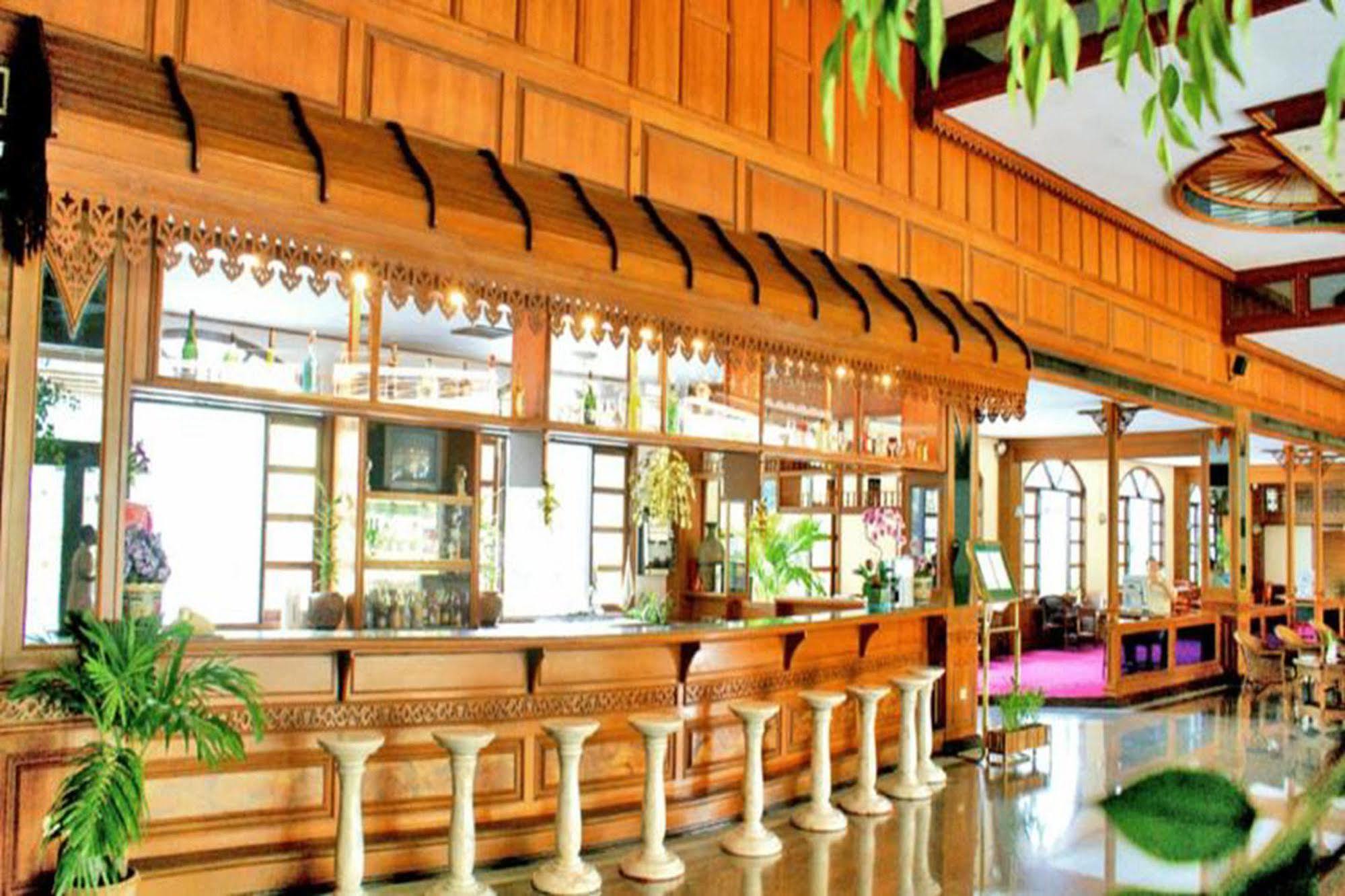 Royal Twins Palace Hotel Pattaya Exterior foto